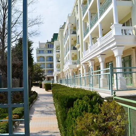 3 In Complex Splendid Apartment