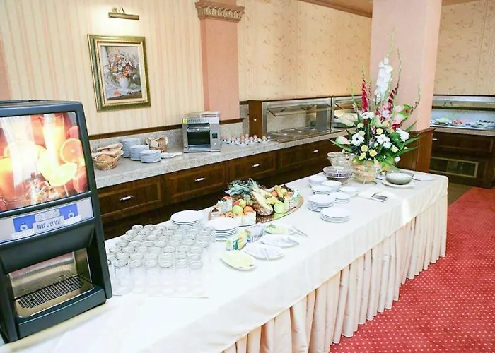 3 In Complex Splendid * Saints Constantine and Helena